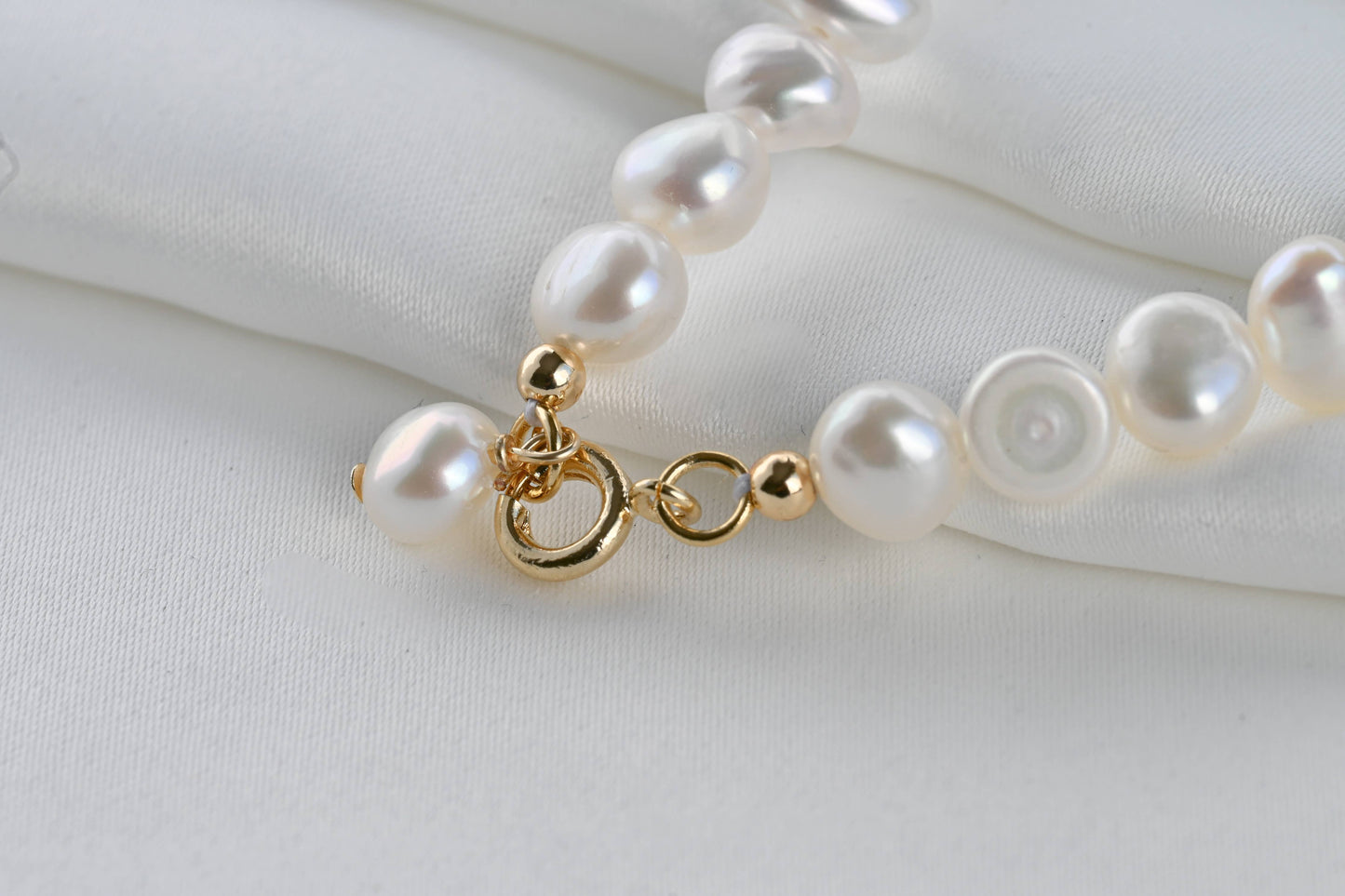 Dainty Pearl Bracelet